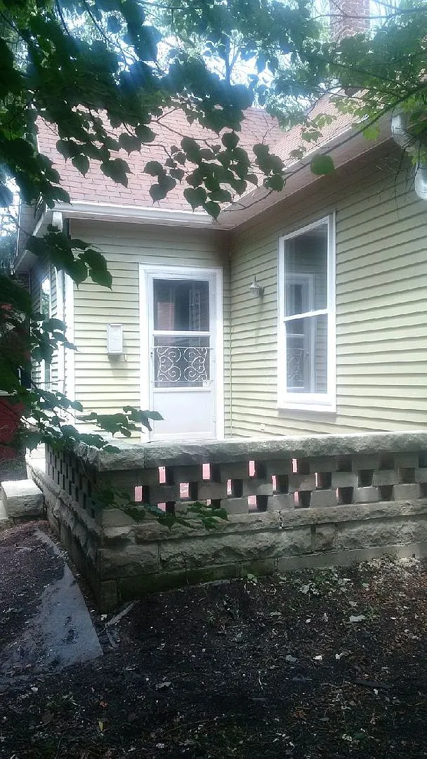 Directly Behind "The Elm" Restaurant.Beautiful 4 BD/2 BA Home — Photo 4