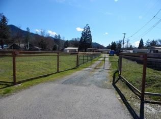 8526 E Evans Creek Rd, Rogue River, OR 97537