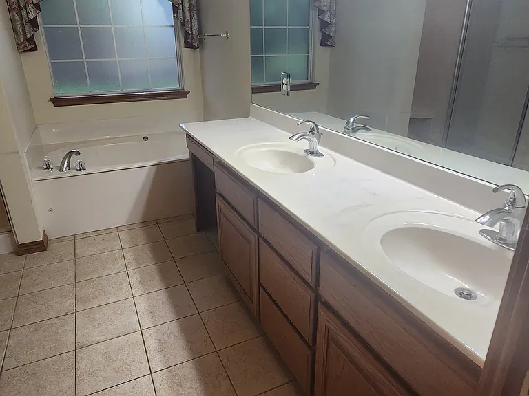 1848 Crestview Cir — Photo 11
