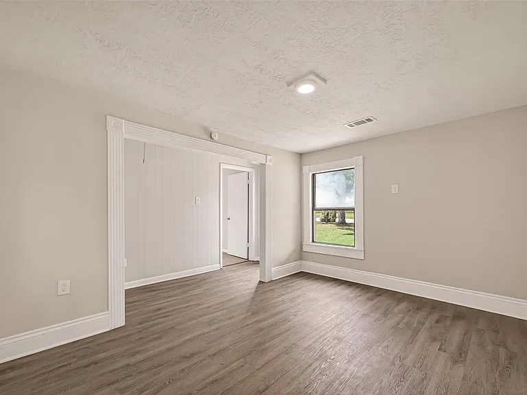 2303 N Cleveland St — Photo 12