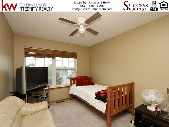 3rd image of 933 Newport Ave