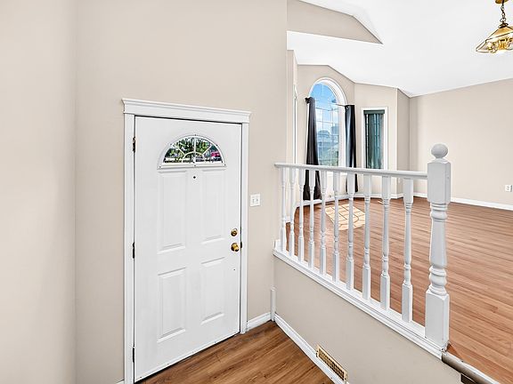 4th image of 9518 106th Ave NW