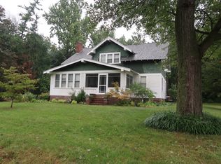8216 Summerfield Rd, Lambertville, MI 48144
