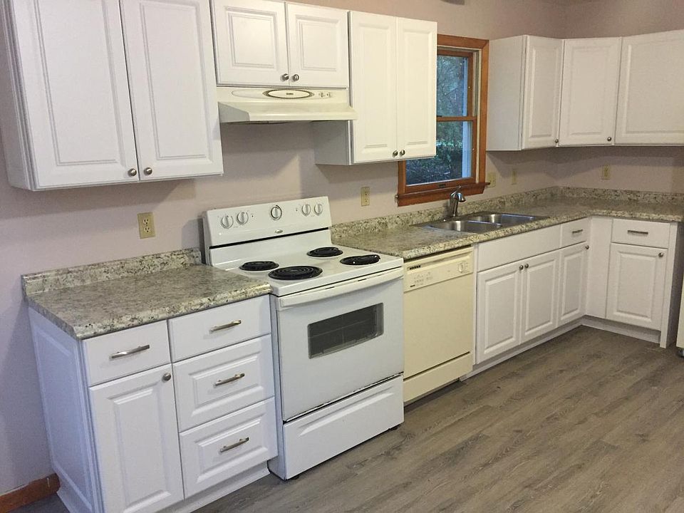 Recently updated Kitchen with new cabinets, countertops and