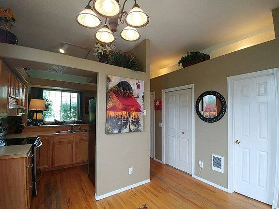 Dining room, closet laundry