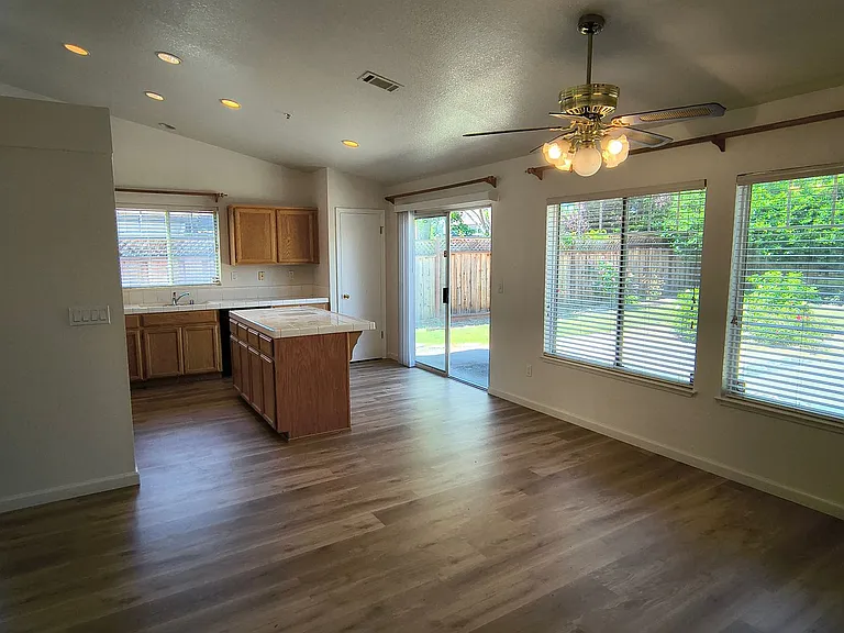 6968 Sunridge Dr — Photo 6