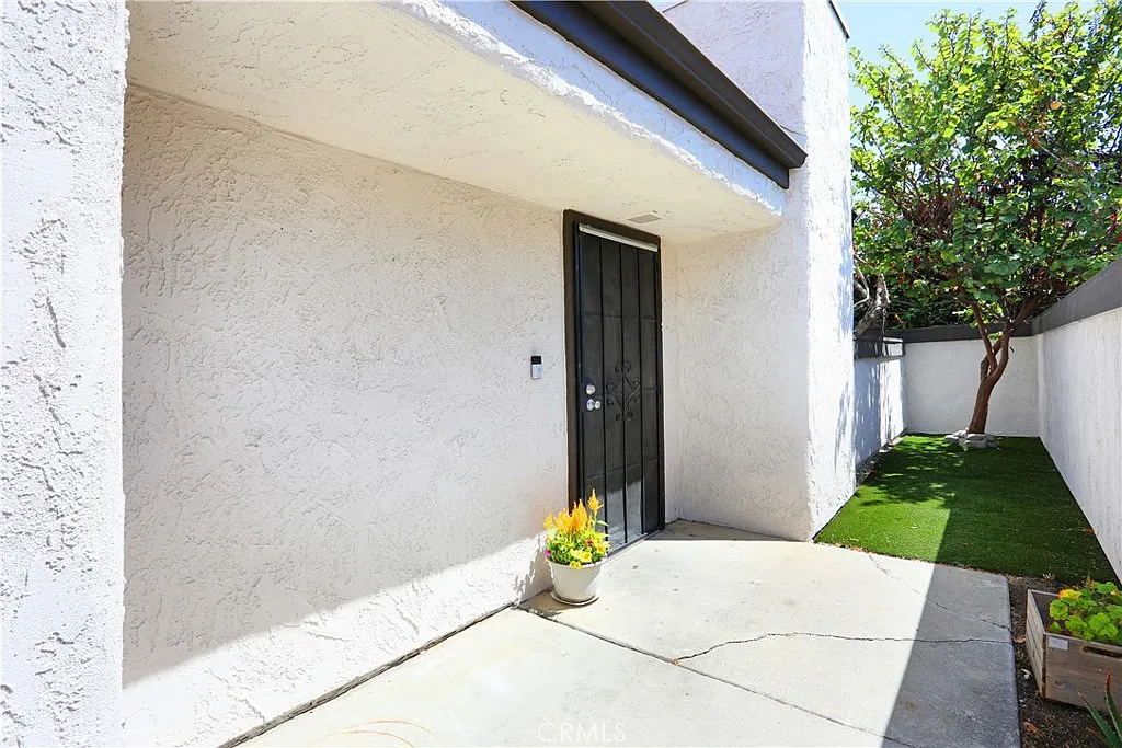 3 bed, 1437 sqft, $3,600 — Photo 2