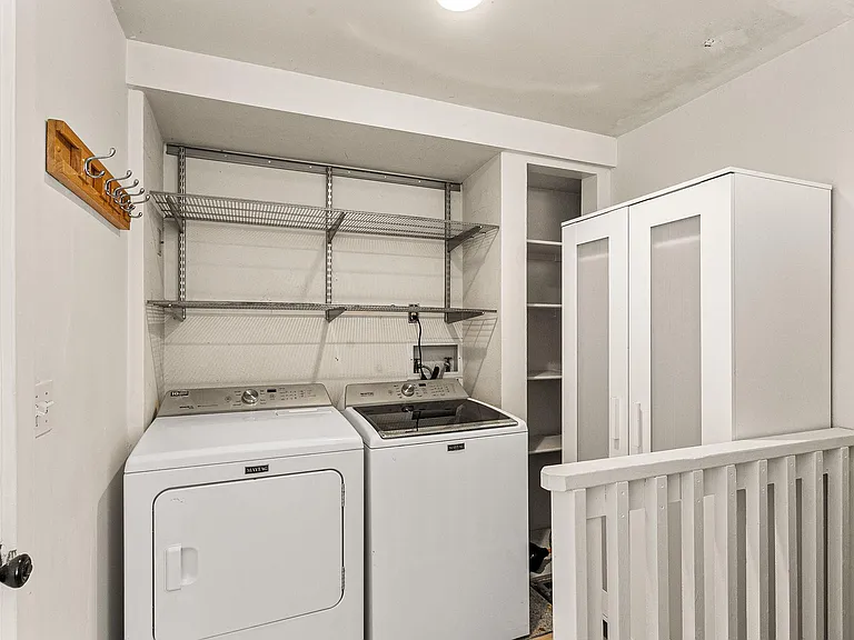 1099 Gilbert St — Photo 35
