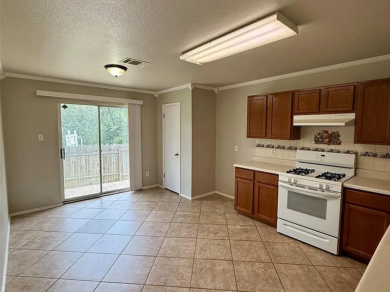 3504 Banda Ln — Photo 7