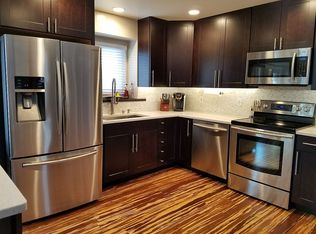 1029 Timberline Ct E, Oconomowoc, WI 53066