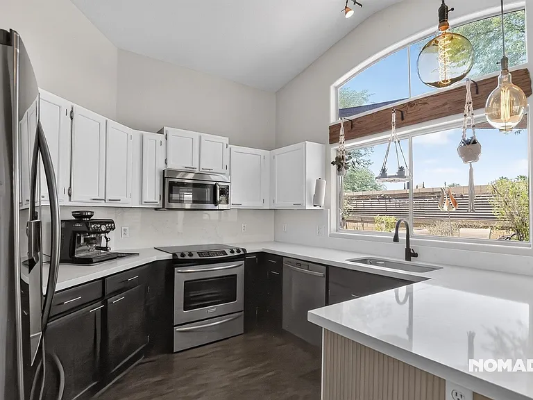 4722 E Saint John Rd — Photo 3