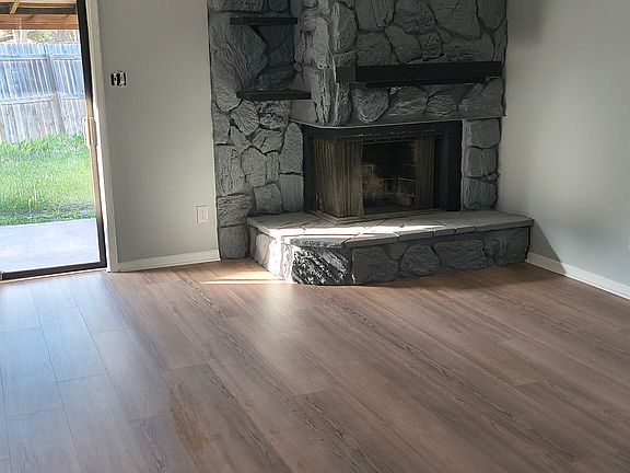 5th image of 613 Rosewood Dr #B