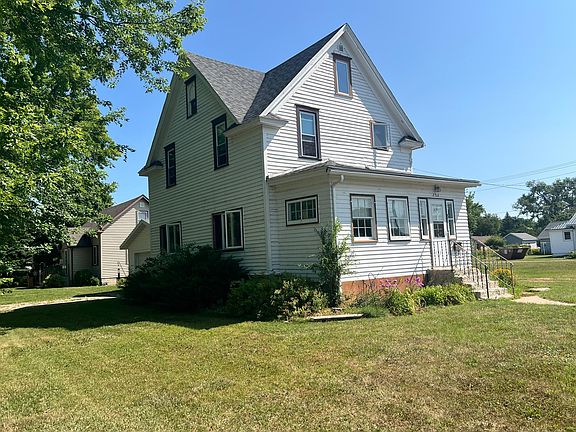 3rd image of 304 E 4th St