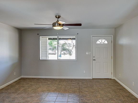 4th image of 1039 E Geneva Dr