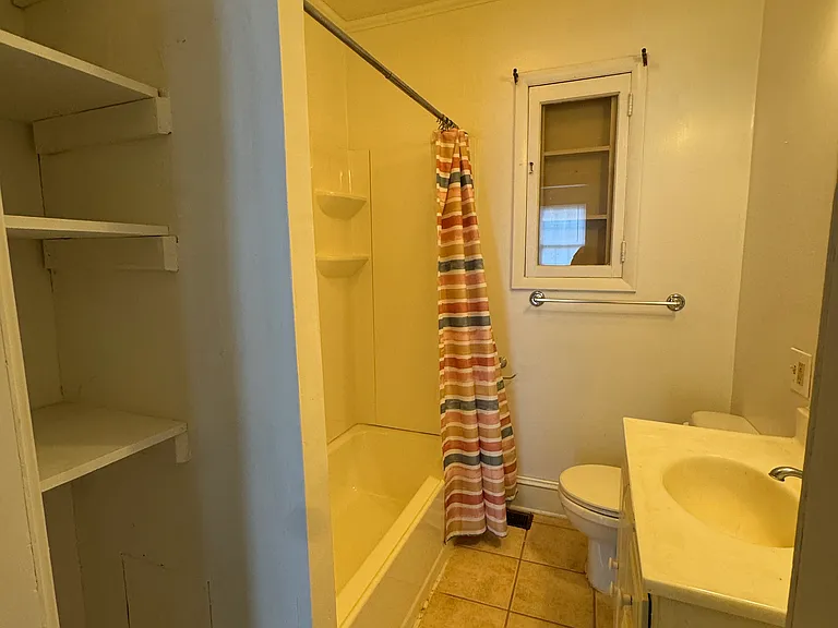 1057 Green St — Photo 18