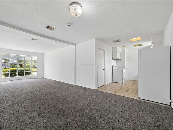 3rd image of 4938 Glenridge Ln