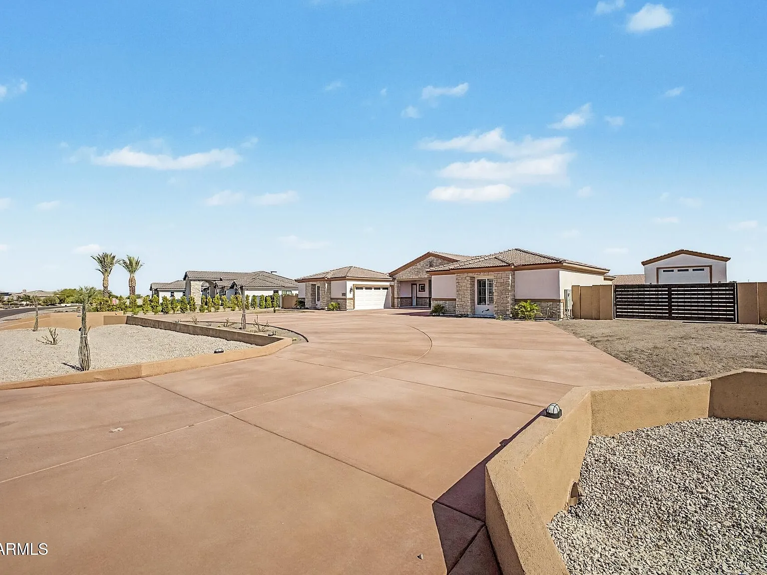 4 bed, 4.0 bath, 7629 sqft, $5,500 — Photo 4