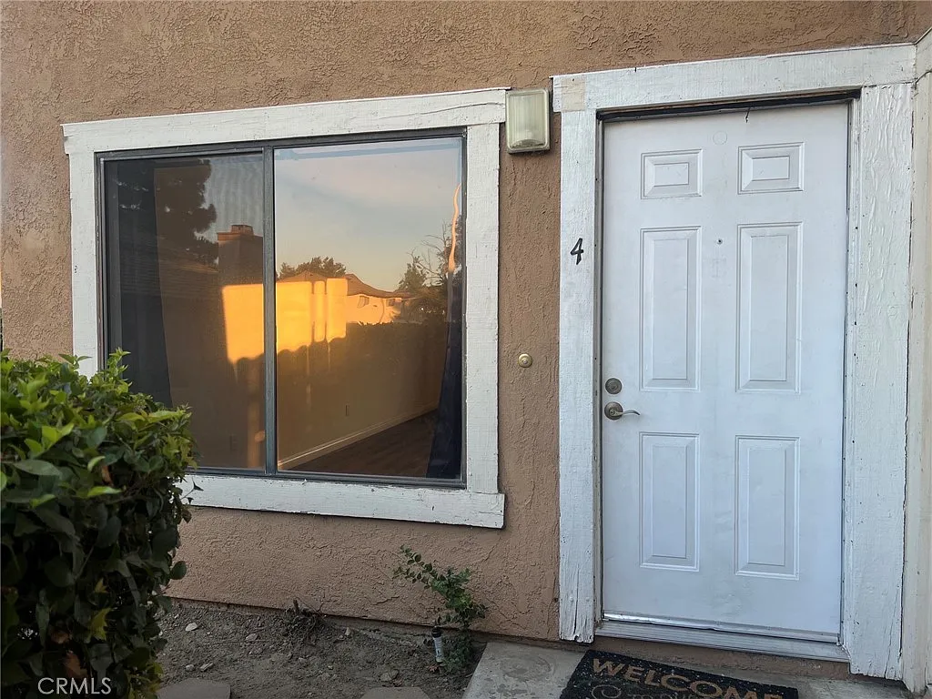 3 bed, 1.5 bath, 1100 sqft, $2,750 — Photo 2