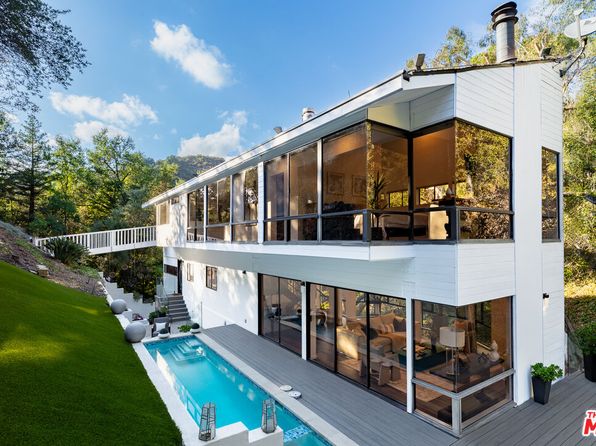 2350 Benedict Canyon Dr