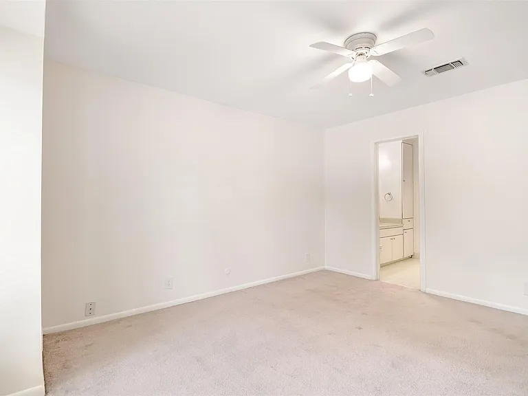6332 Chevy Chase Dr #16 — Photo 11