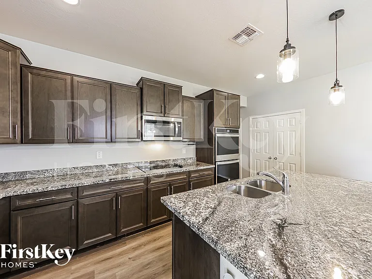 18068 W Tina Ln — Photo 6