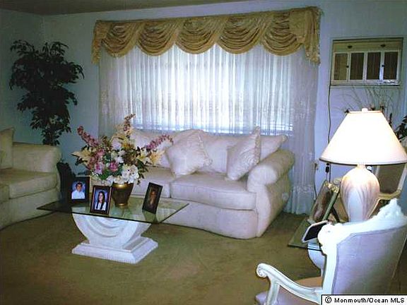 2nd image of 8 Mount Rushmore Dr