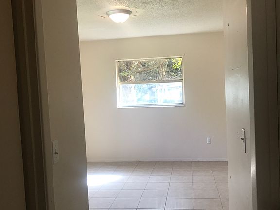 5th image of 1110 E Normandy Blvd