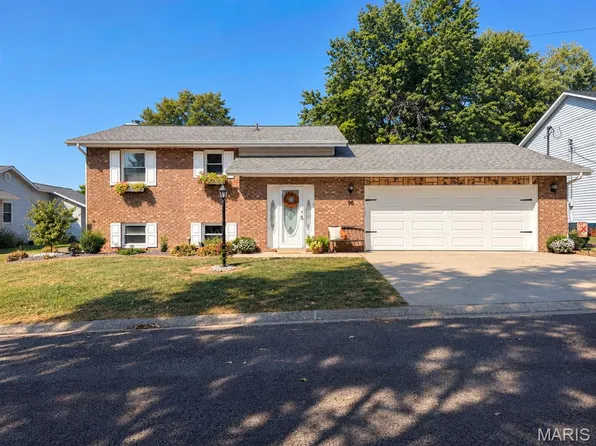 95 Sunray Dr, Highland, IL 62249