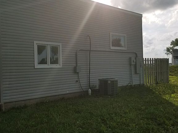 3rd image of 821 E Shore Dr
