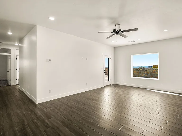 4025 Boardwalk Rd — Photo 36