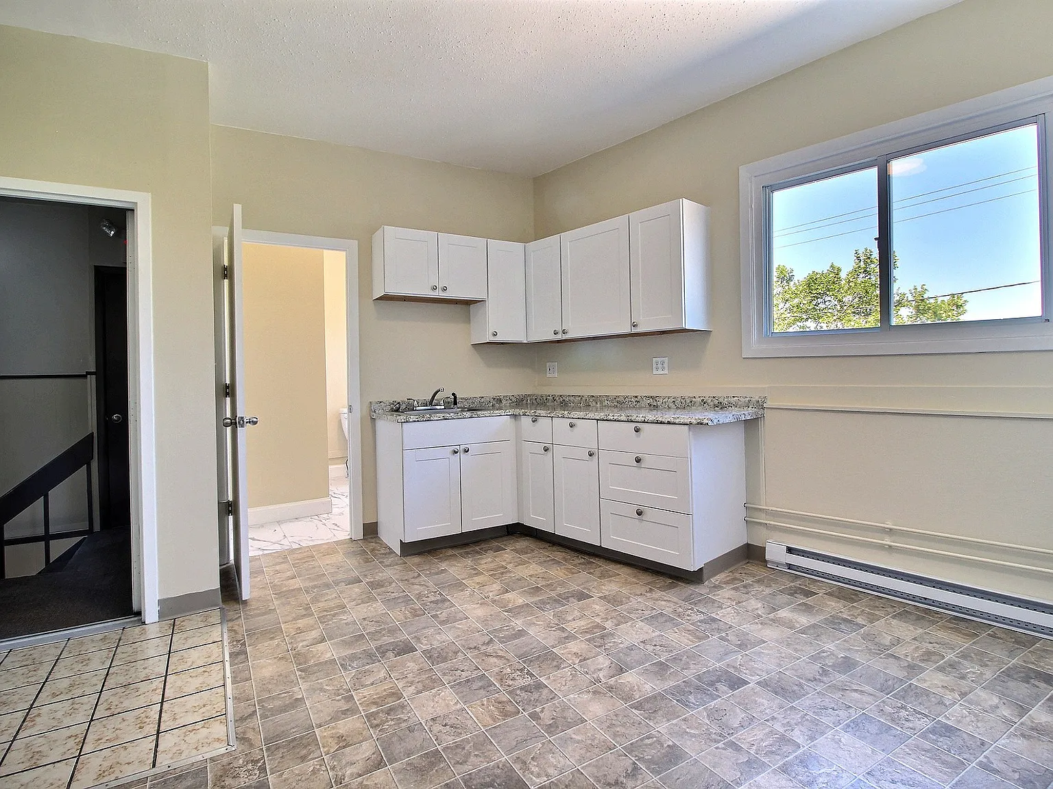 1 bed, 700 sqft, $1,750 — Photo 2