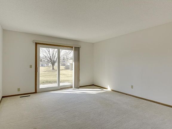 5th image of 564 Clover Leaf Pkwy NE
