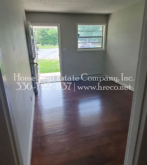 135 E Wall St #7 — Photo 3