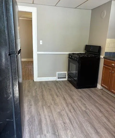 10613 Nelson Ave — Photo 2