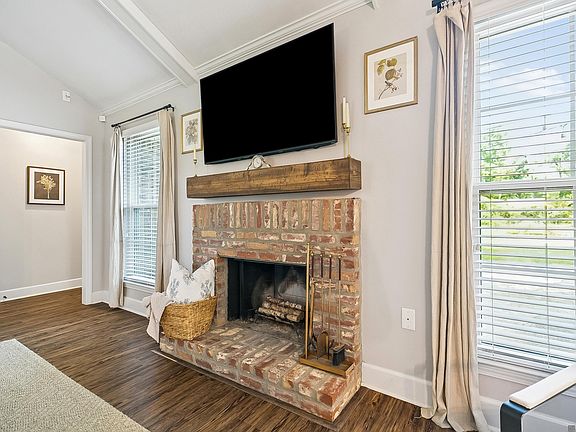 3rd image of 1311 Tallwood Dr