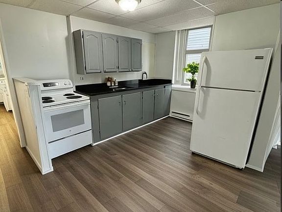 3rd image of 725 Front St Unit 1