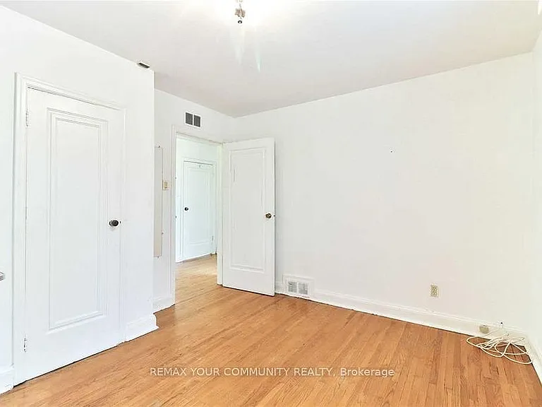 6 Lennox St #2 — Photo 2
