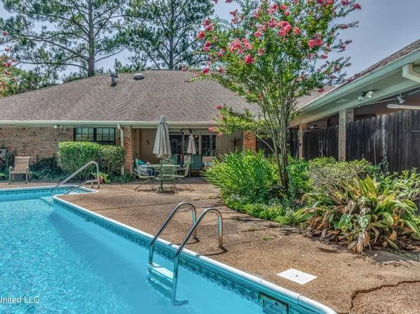 92 Summit Ridge Dr, Brandon, MS 39042