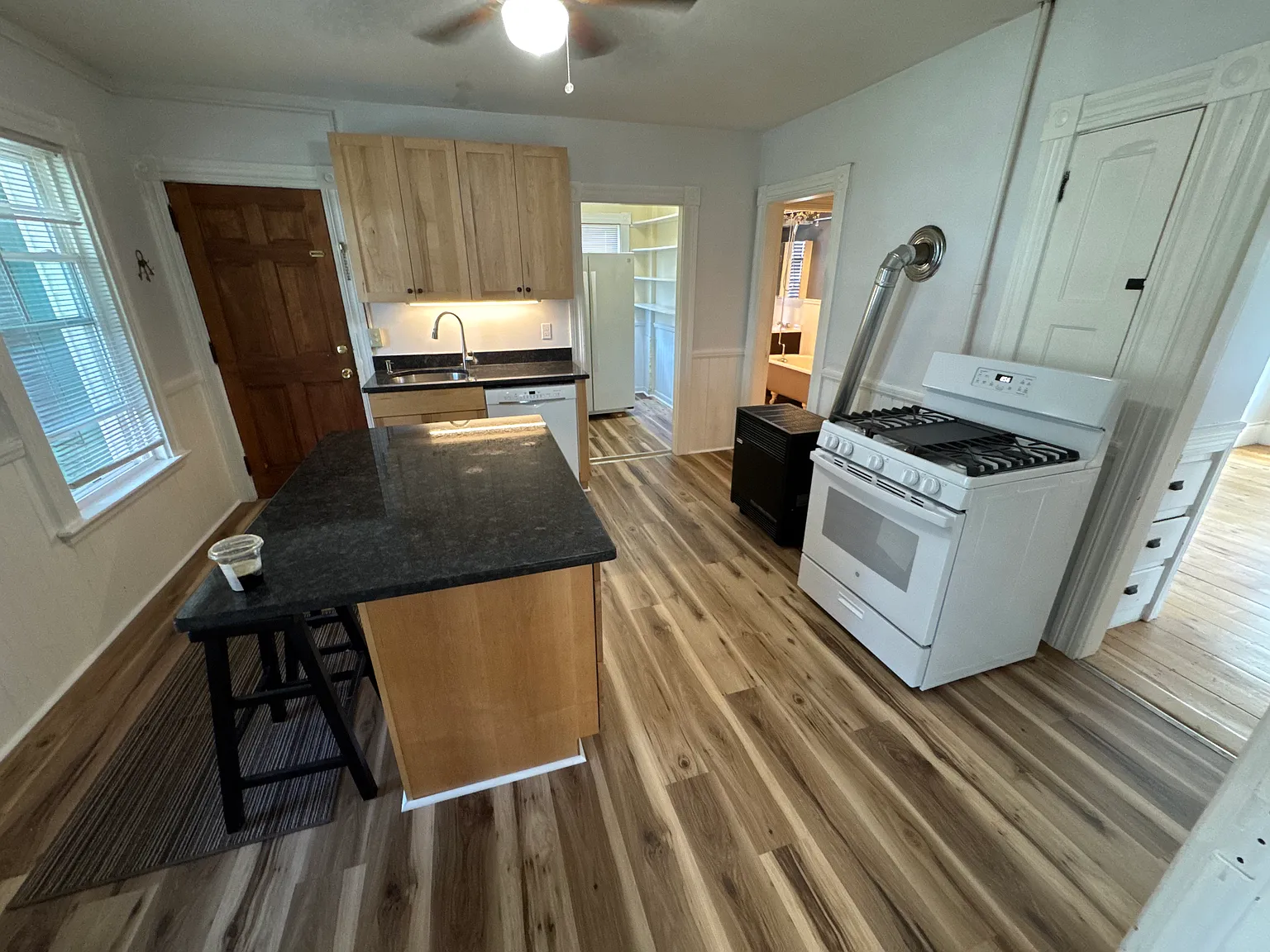 2 bed, 1200 sqft, $1,950 — Photo 3