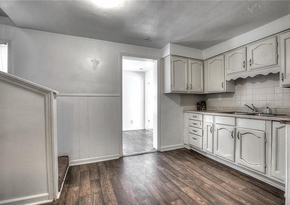 1st image of 1901 S Hawthorne Ave