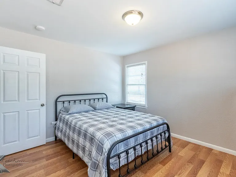 833 Westview Dr — Photo 10