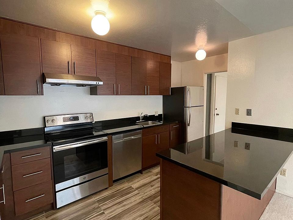 1st image of 157 Elm St #105