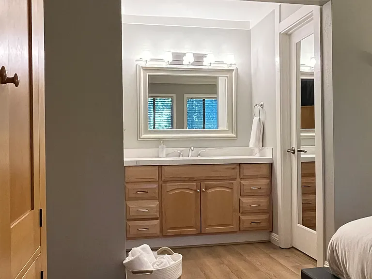 820 Oriole Way — Photo 11