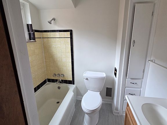 5th image of 1357 W 6th Ave #D