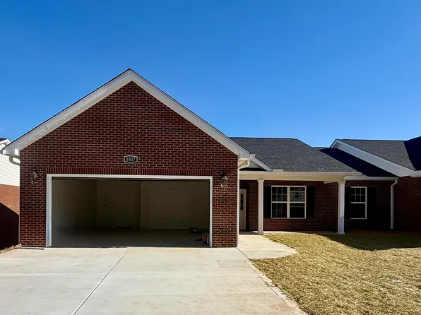 1027 Patriots Landing Dr, Dandridge, TN 37725