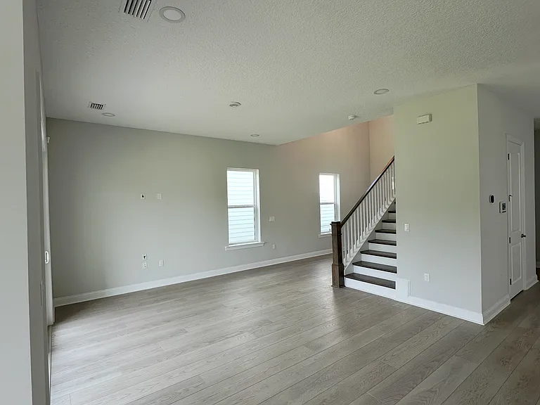 82 Bedford Terrace St — Photo 20