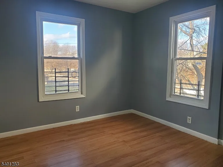 64 Schuyler Ave — Photo 7