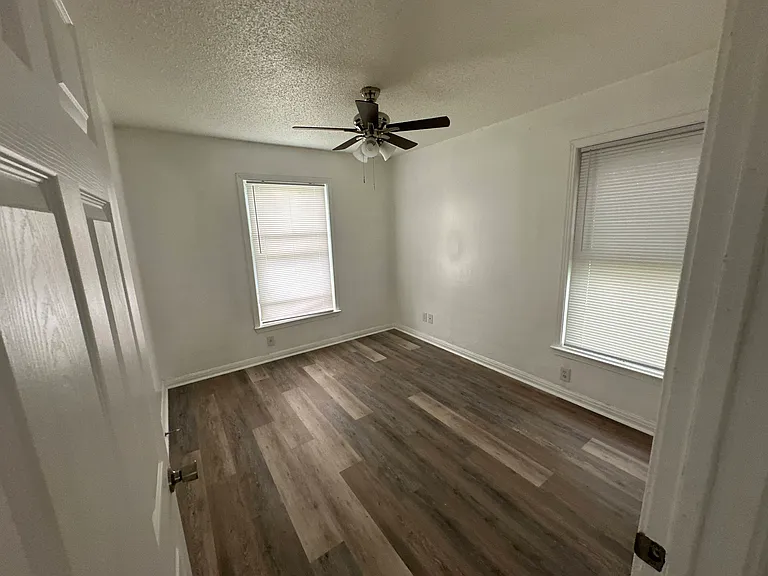 1104 Duncan Ave — Photo 6