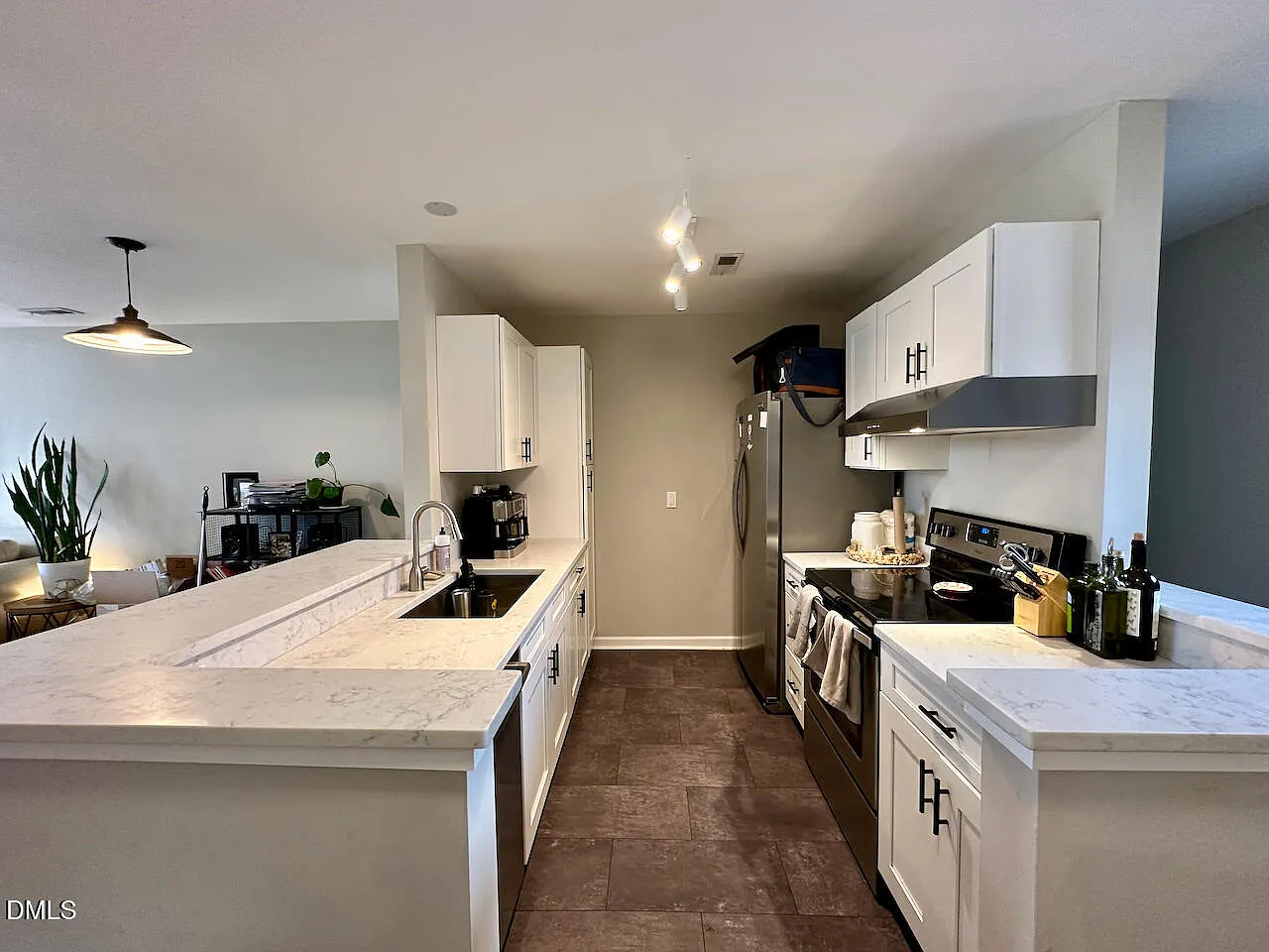 2 bed, 2.0 bath, 987 sqft, $2,200 — Photo 3