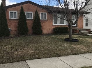 25815 Huron St, Roseville, MI 48066